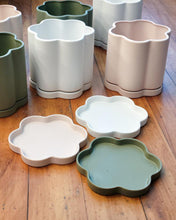 Load image into Gallery viewer, Daisy Planter White