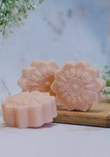 Load image into Gallery viewer, Berry Bramble Vintage Soap