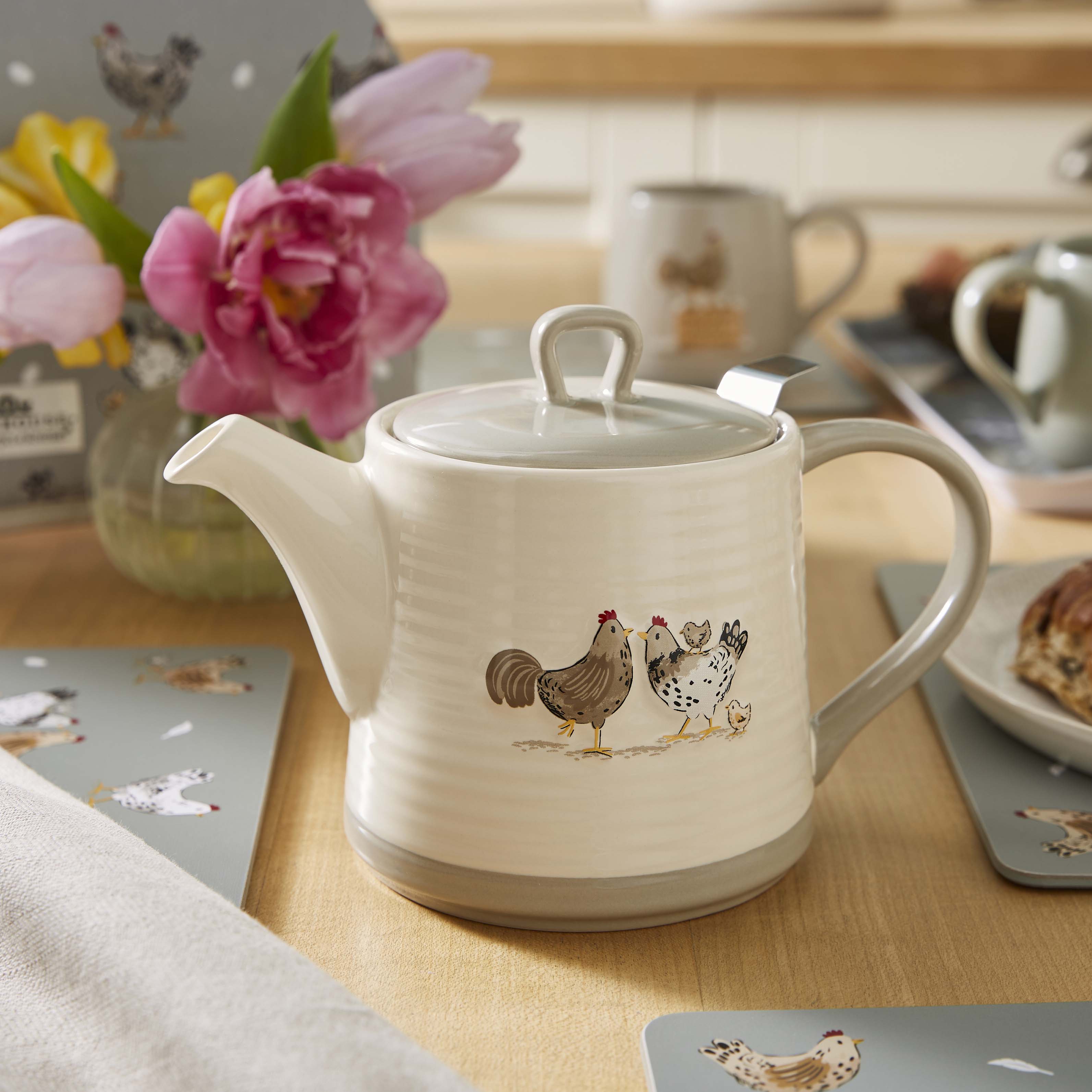 Hen House Lane Tea Pot with Infuser