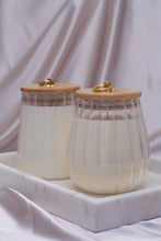 Load image into Gallery viewer, Scalloped Bell Cocosoy Candle