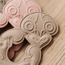 Load image into Gallery viewer, Tiki Teether Latte
