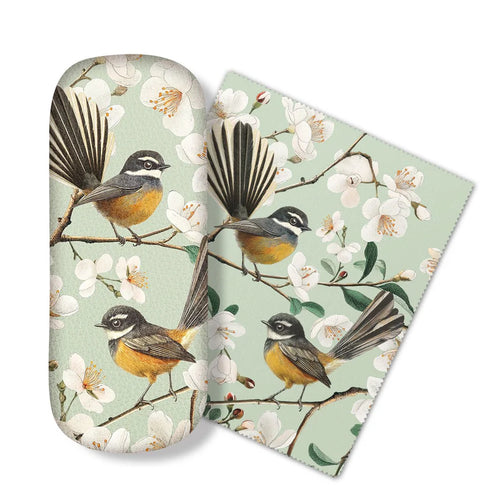 Chatty Fantails Glass Case