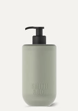 Load image into Gallery viewer, Smith &amp; Co Amber &amp; Freesia Hand &amp; Body Wash 400ml