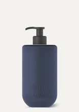 Load image into Gallery viewer, Smith &amp; Co Smoked Suede &amp; Bergamont Hand &amp; Body Wash 400ml