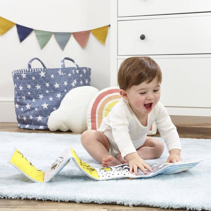 Classic Pooh Soft Book Unfold & Discover