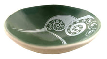 Load image into Gallery viewer, Gc Kiwi White on Green Porcelain 7cm Bowl