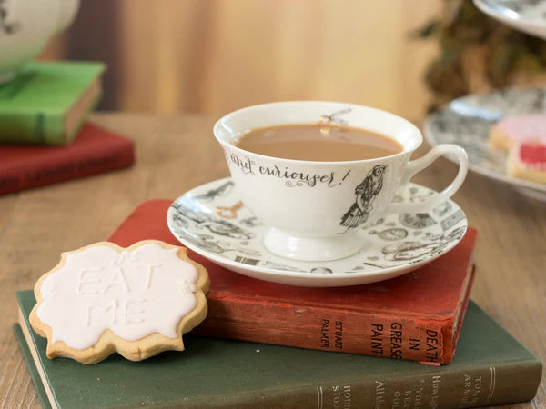 V&A Alice Tea Cup/Saucer Set