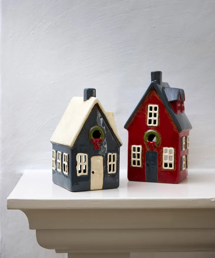 Alsace Tea Light Cottage with Navy Wreath (YA0065)
