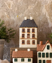 Load image into Gallery viewer, Cotswolds Country Tea Light Estate House (YA0072)