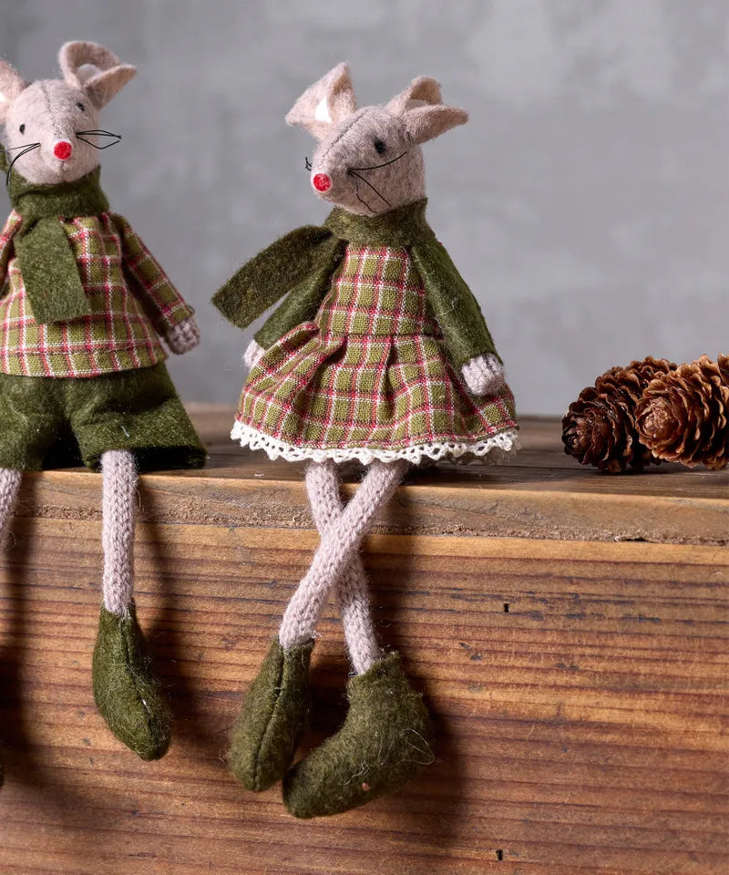 Green Tilly Mouse Sitting