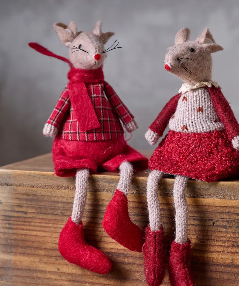 Red Harry Mouse Sitting
