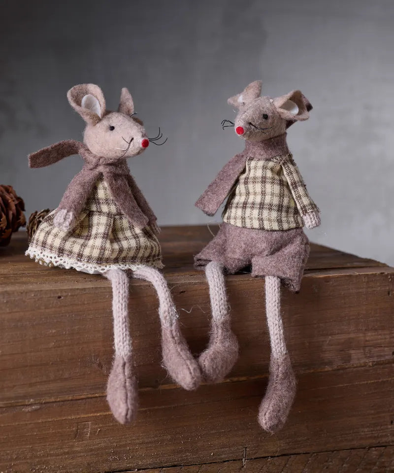 Brown Hilary Mouse Sitting