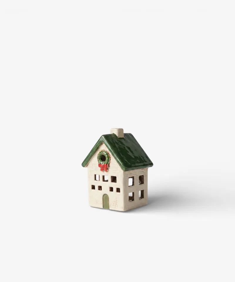 PRE-ORDER Nordgard Cottage with Bow Wreath YA0106