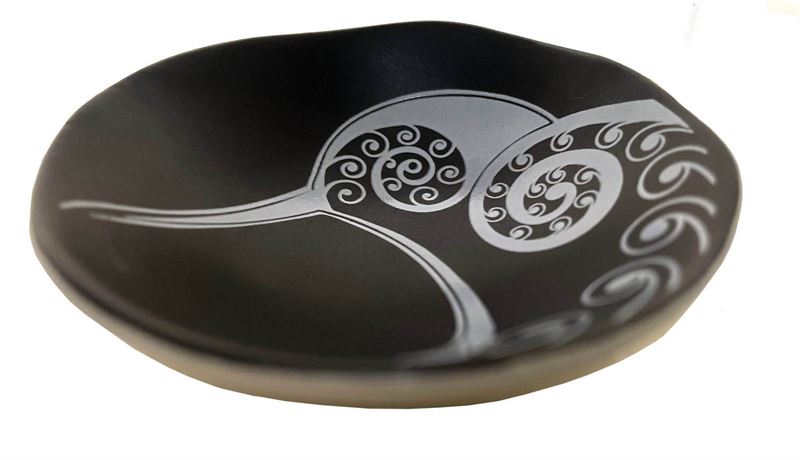 Gc Kiwi White on Black 7cm Porcelain Bowl