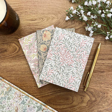 Load image into Gallery viewer, William Morris A6 Notebook Set 0007