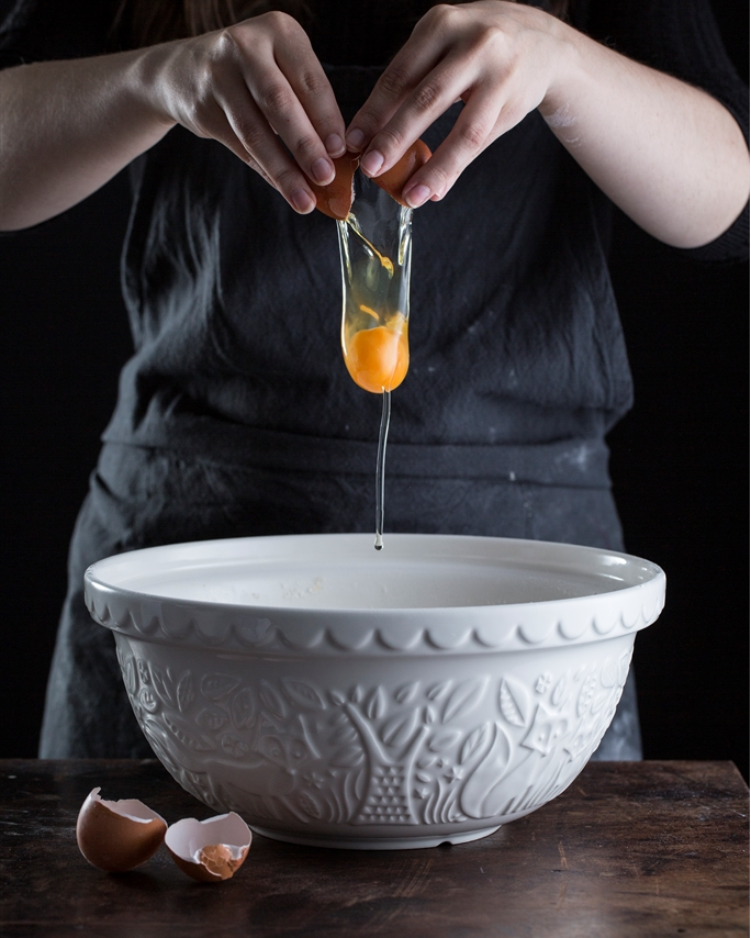 Mixing Bowl Creme Fox Embossed 29cm