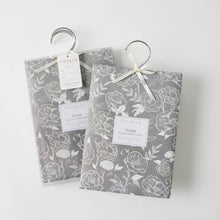 Load image into Gallery viewer, Noir Scented Hanging Sachet
